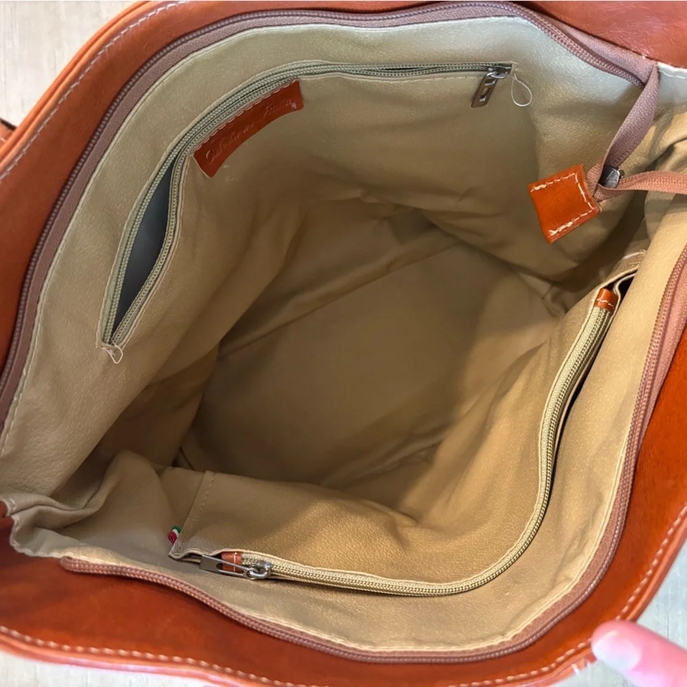 Classic Tan Leather Tote Bag with Sturdy Handles - Picture 4 of 5